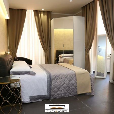 Residence Black & White เนเปิลส์ ภายนอก รูปภาพ