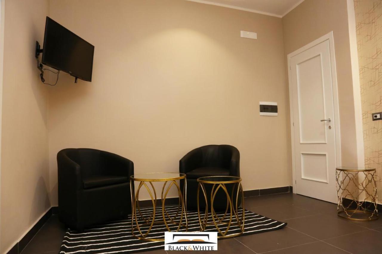Residence Black & White เนเปิลส์ ภายนอก รูปภาพ