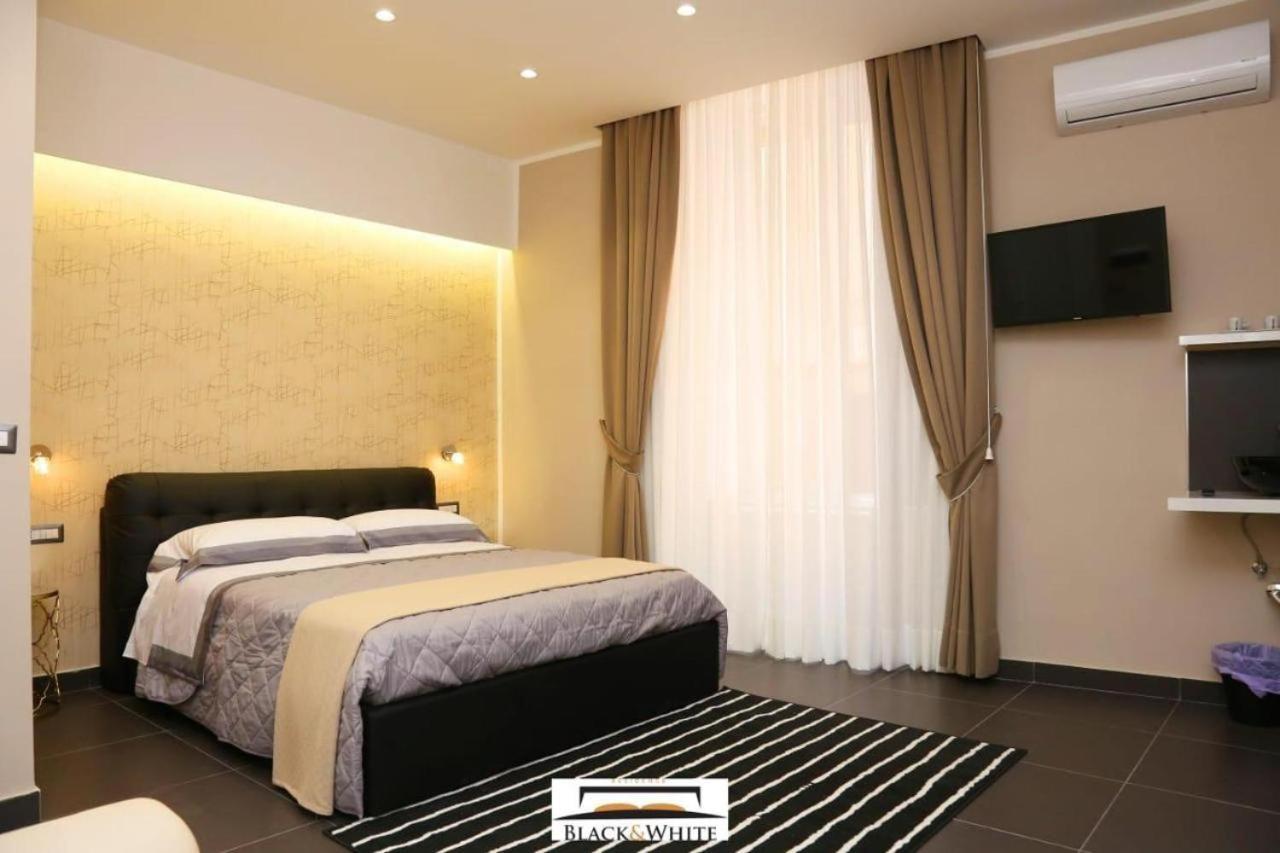 Residence Black & White เนเปิลส์ ภายนอก รูปภาพ