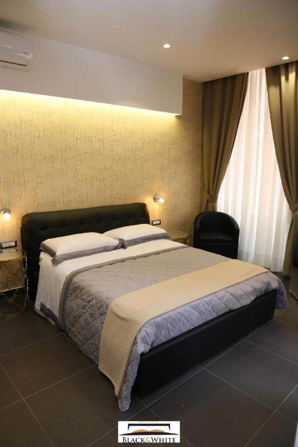 Residence Black & White เนเปิลส์ ภายนอก รูปภาพ