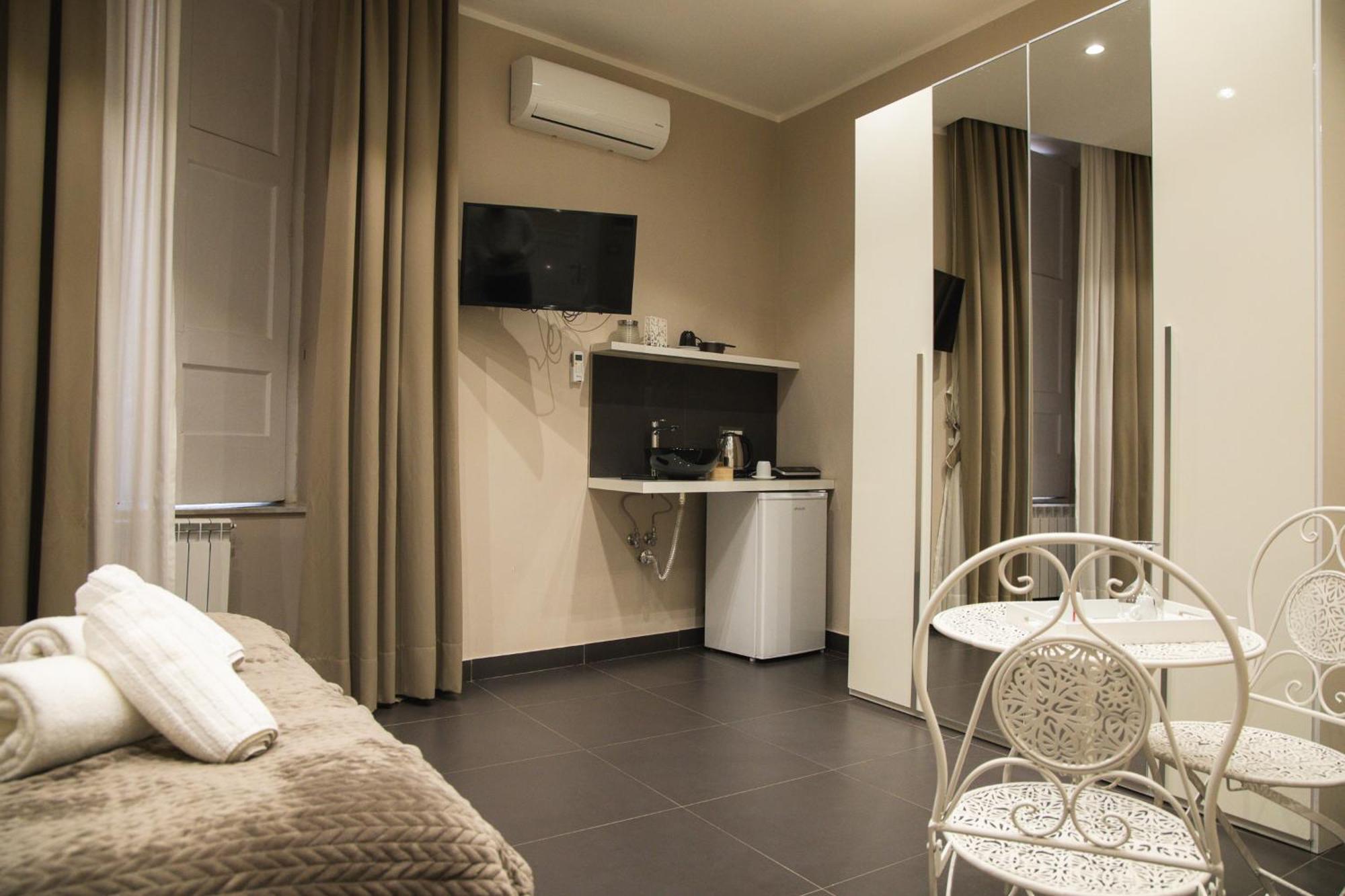 Residence Black & White เนเปิลส์ ภายนอก รูปภาพ
